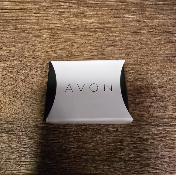 New Avon silvertone earrings 5 pairs, box and care instructions included - Picture 6 of 8